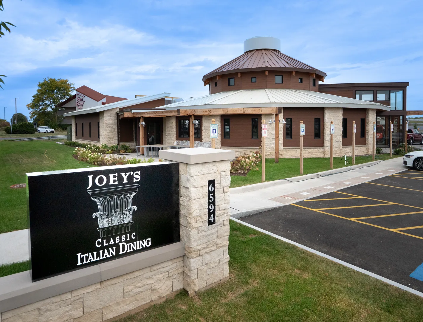 Joey's Classic Italian Dining building and sign on Thompson Road